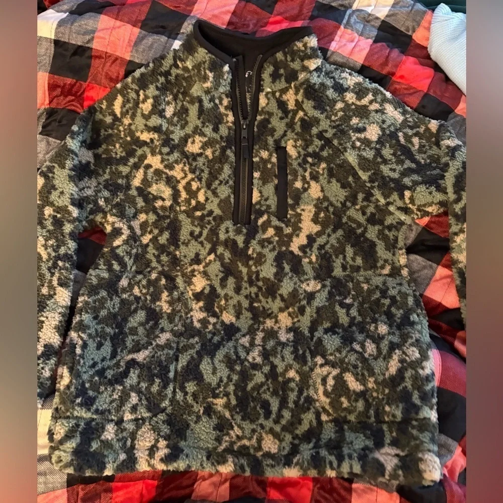 NEW- Camouflage Quarter-Zip Pullover Long sleeve  Soft  Sherpa